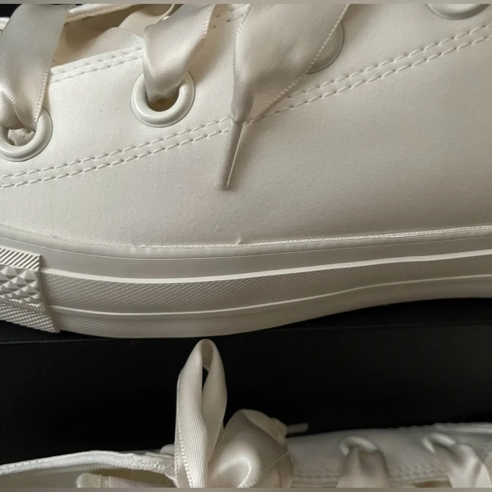 Converse Chuck Taylor All Star Lift Matte Satin - Women’s 11 / Men’s 9 - Picture 4 of 8